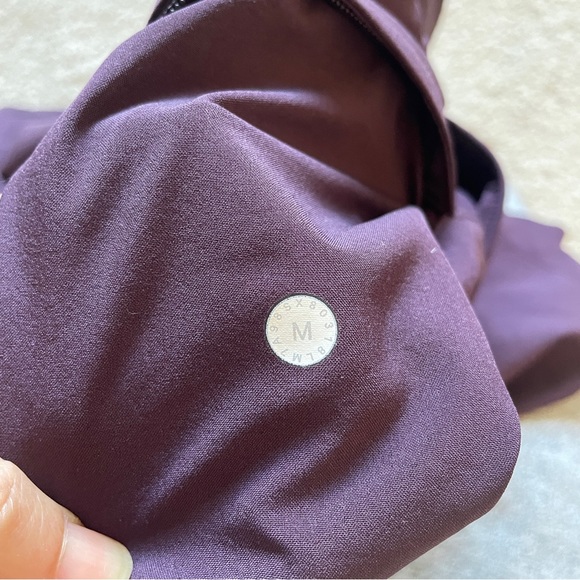 Lululemon T.H.E. Short 9” black cherry size M - Picture 10 of 10